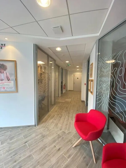 Retail in Paris for lease - Lobby - Image 3 of 7