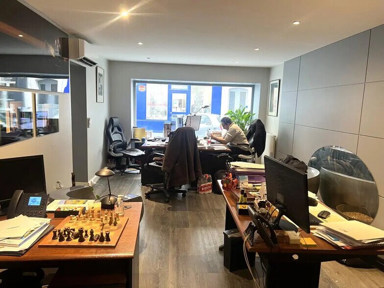 Office in Paris for lease - Building Photo - Image 2 of 7