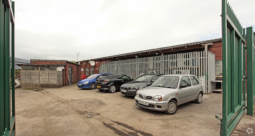 Lyon Rd, Bolton for lease - Building Photo - Image 3 of 23