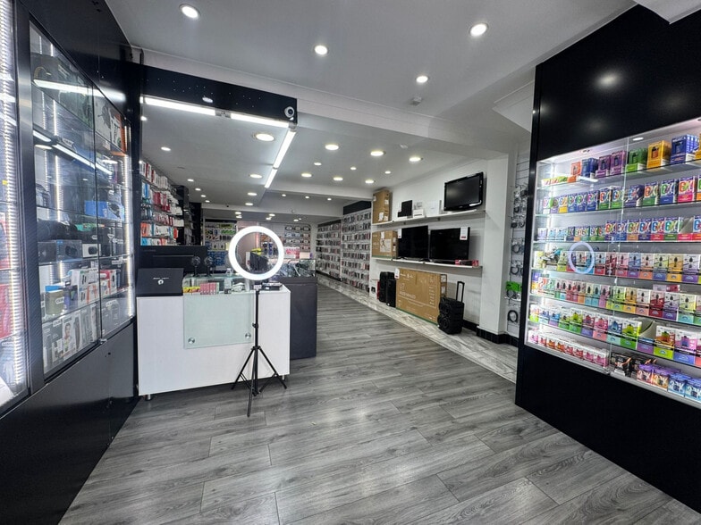 262 Seven Sisters Rd, London for lease - Interior Photo - Image 1 of 21