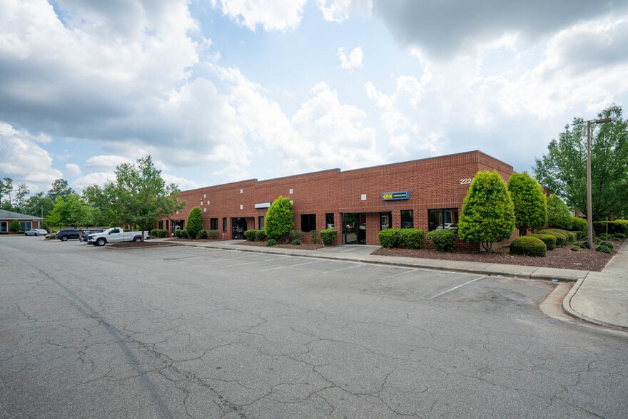 2224 Page Rd, Durham, NC for lease - Building Photo - Image 2 of 39