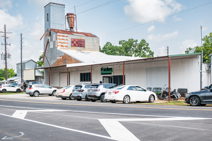 2614 Washington St, Waller, TX for lease - Building Photo - Image 1 of 7