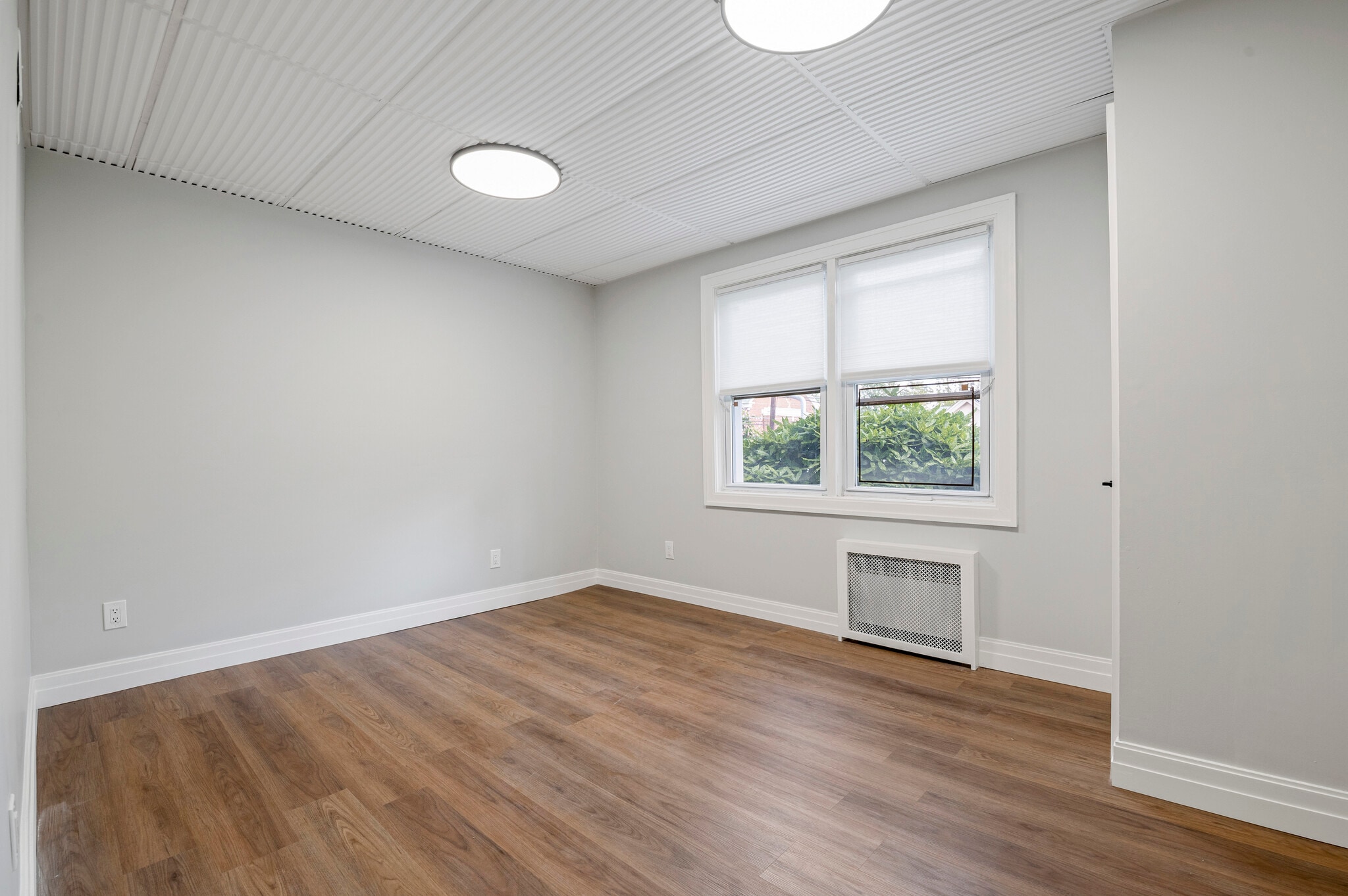 1553 Broadway, Hewlett, NY for lease Interior Photo- Image 1 of 6