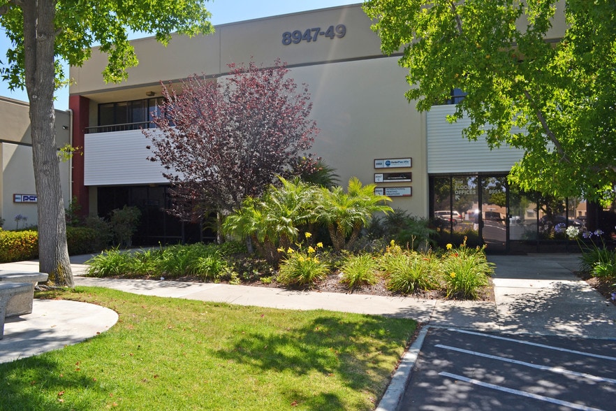 8943-8951 Complex Dr, San Diego, CA for sale - Primary Photo - Image 1 of 14