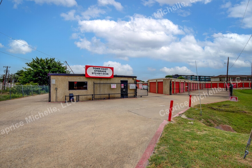 Self Storage Portfolio portfolio of 2 properties for sale on LoopNet.com - Building Photo - Image 2 of 48