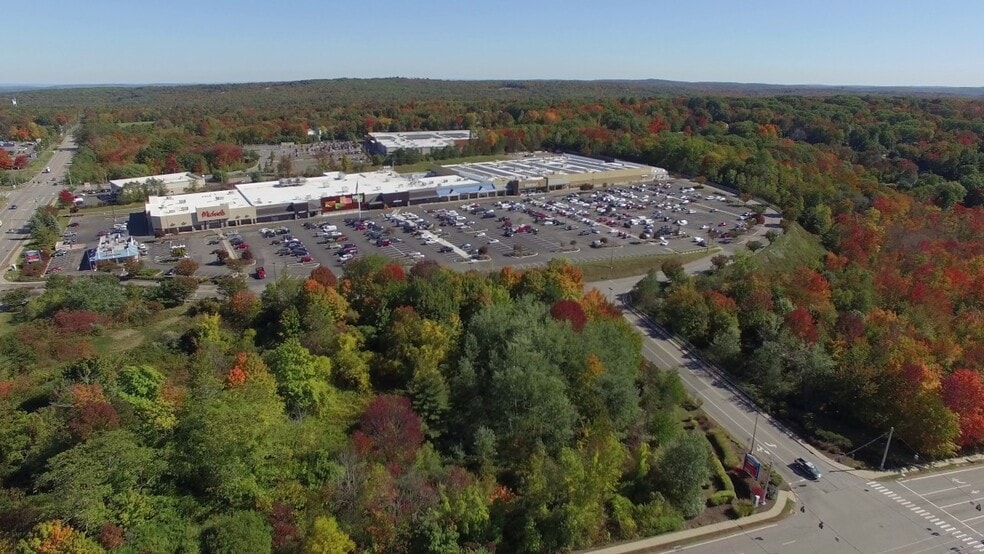 970-990 Torringford St, Torrington, CT for lease - Building Photo - Image 1 of 7