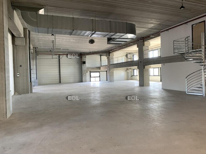 Office in Colombes for lease - Building Photo - Image 2 of 9
