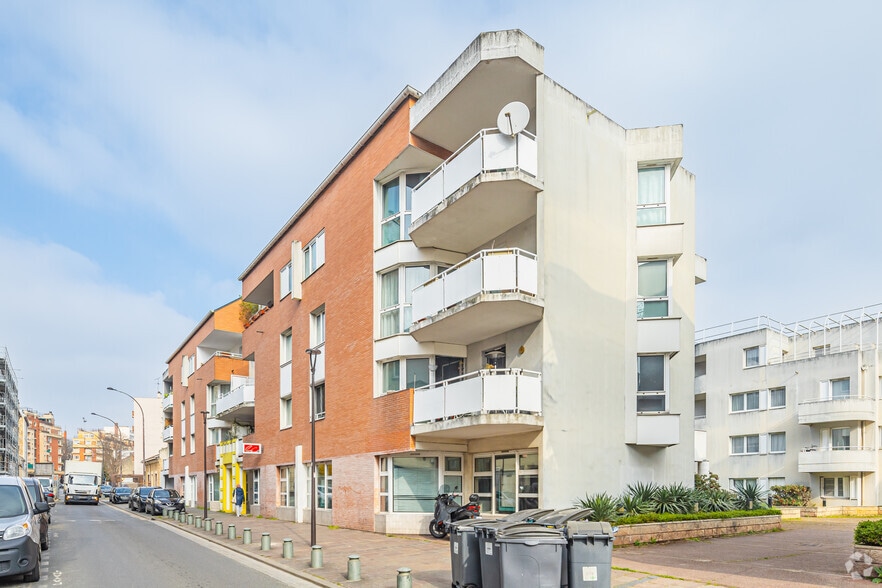 Multifamily in Ivry-sur-Seine for sale - Primary Photo - Image 1 of 17