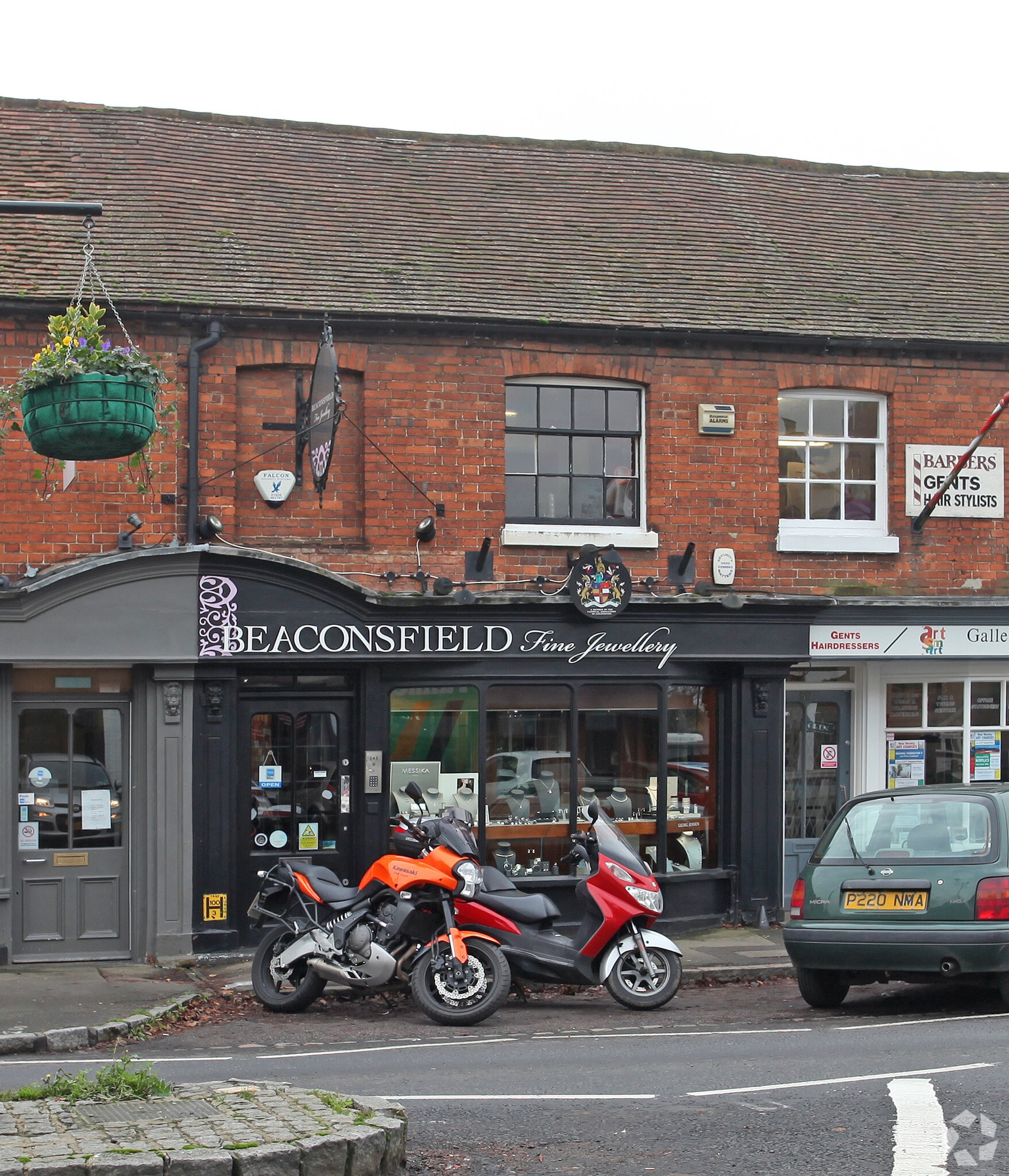 52-52A London End, Beaconsfield for sale Primary Photo- Image 1 of 1