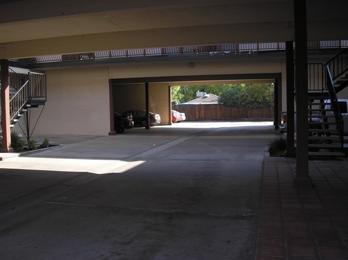 210 S Mooney Blvd, Visalia, CA for lease - Building Photo - Image 3 of 5