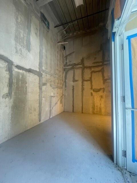 490 NW 36th St, Miami, FL for lease Interior Photo- Image 1 of 4