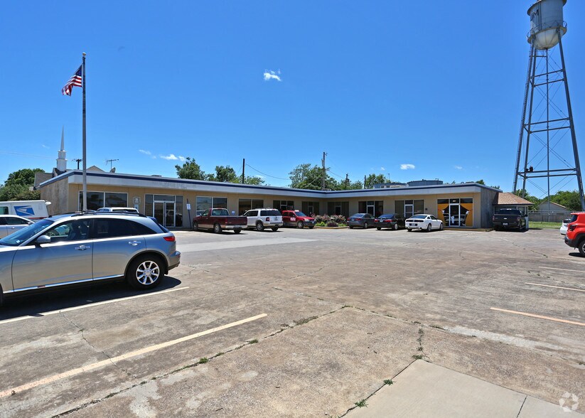 121 N 2nd St, Krum, TX for sale - Primary Photo - Image 1 of 1