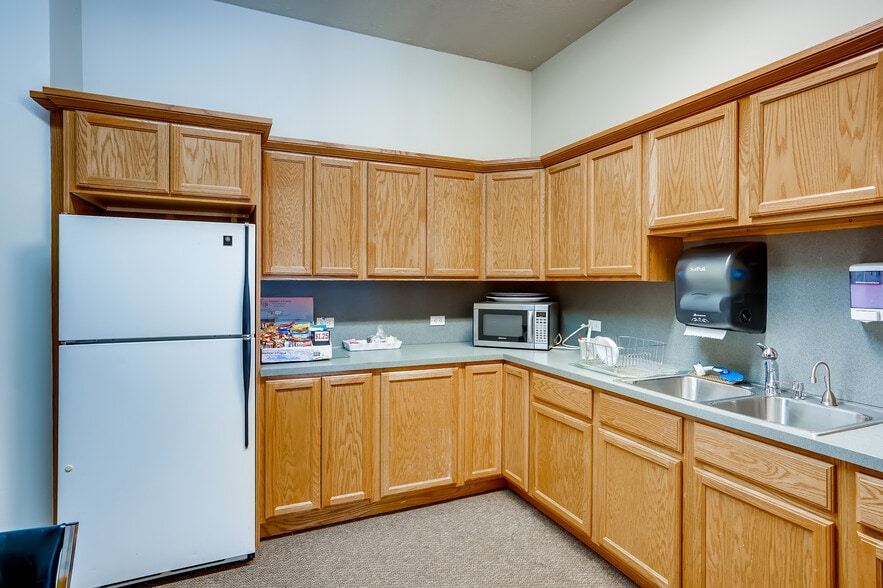 27905 Meadow Dr, Evergreen, CO for lease - Interior Photo - Image 3 of 5