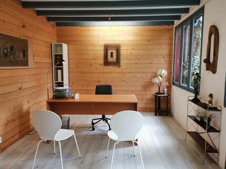 Retail in Bergerac for sale - Interior Photo - Image 1 of 4