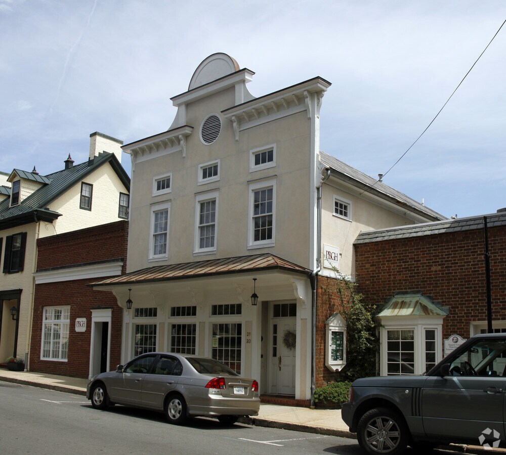 33 Culpeper St, Warrenton, VA 20186