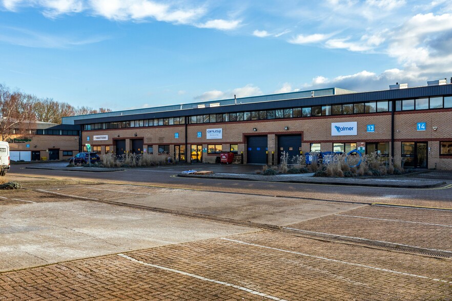 Newton Rd, Crawley for lease - Building Photo - Image 3 of 12