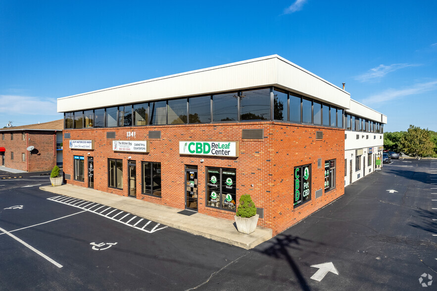 1341 W Main Rd, Middletown, RI for lease - Primary Photo - Image 2 of 5