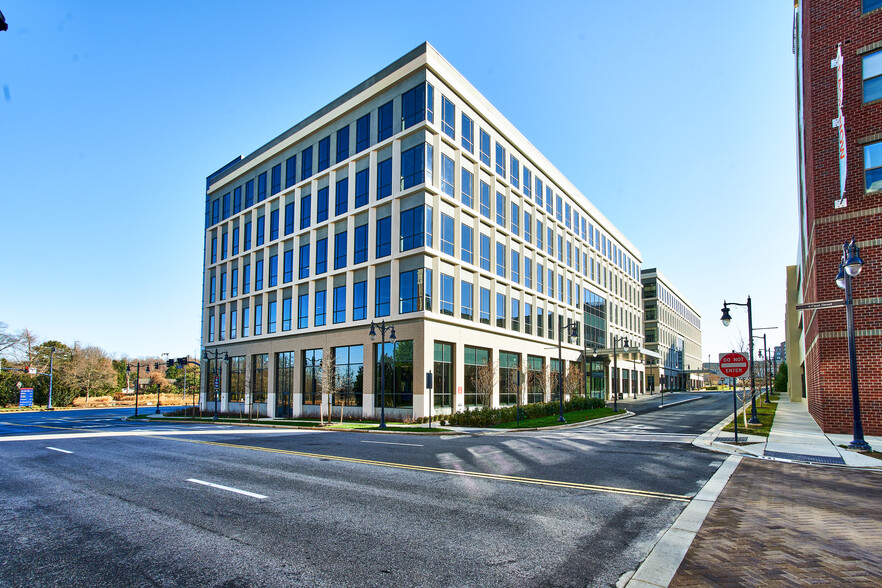 201 National Harbor Blvd, Oxon Hill, MD for lease - Building Photo - Image 1 of 8