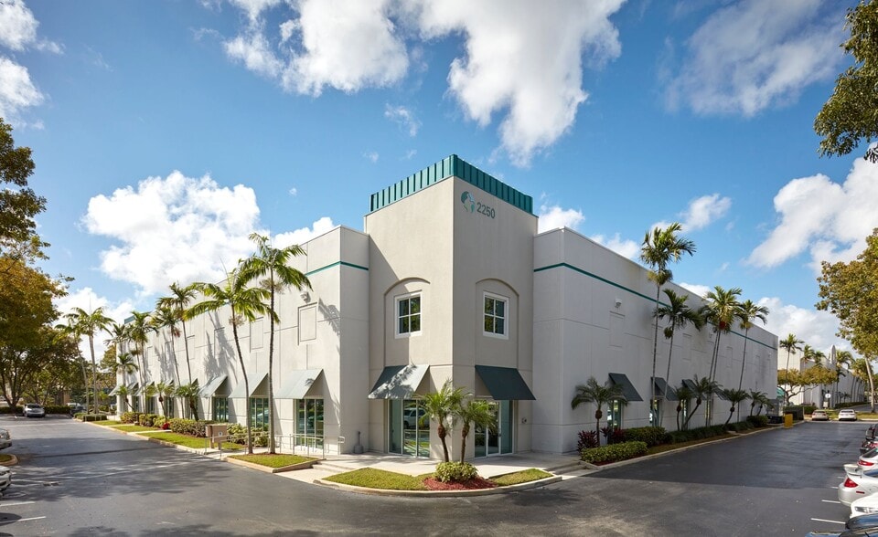 2250 NW 84th Ave, Miami, FL for lease - Building Photo - Image 2 of 4