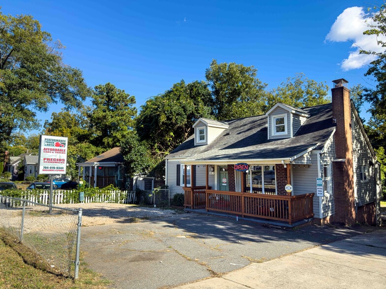 2808 The Plaza, Charlotte, NC for lease - Building Photo - Image 2 of 9