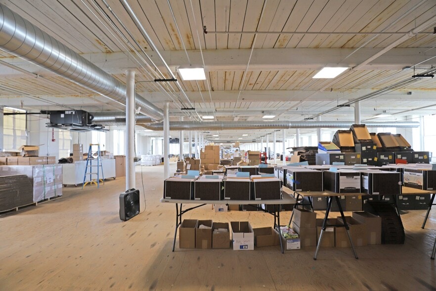 657 Quarry St, Fall River, MA for lease - Building Photo - Image 3 of 35