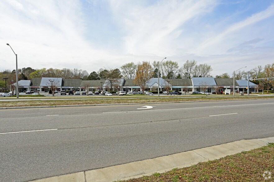 12715 Warwick Blvd, Newport News, VA for lease - Building Photo - Image 3 of 17