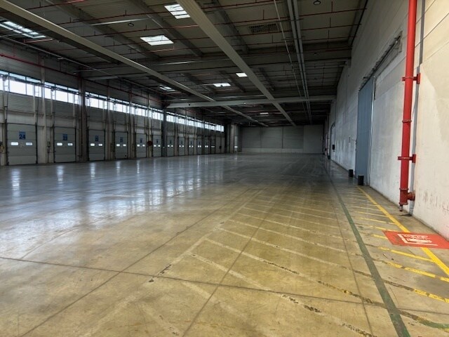 Industrial in Combs-la-Ville for lease - Building Photo - Image 3 of 19