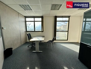 1140 Rue André Ampère, Aix-en-Provence for lease Interior Photo- Image 2 of 4