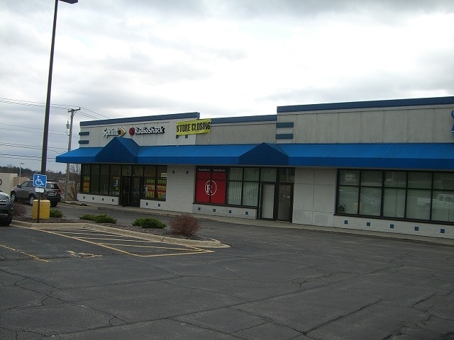 1750-1780 Rosenstiel Dr, Freeport, IL for lease - Building Photo - Image 3 of 18