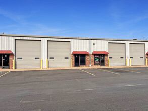 6817 Hobson Valley Dr, Woodridge, IL for lease Building Photo- Image 1 of 7