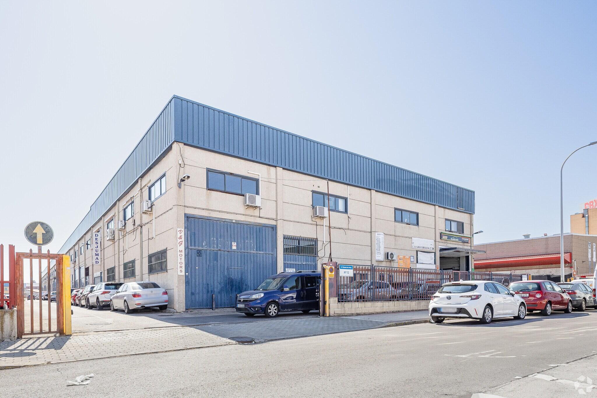 Calle de Ciudad de Frías, 12, Madrid, Madrid for sale Primary Photo- Image 1 of 1