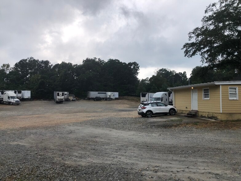 350 Six Flags Pky SE, Mableton, GA for lease - Building Photo - Image 3 of 4