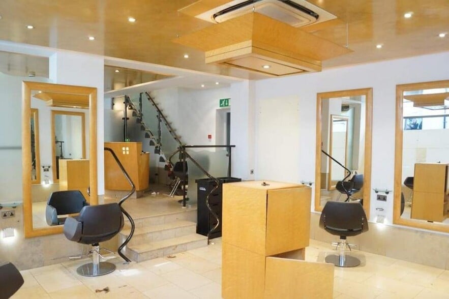 14-15 Jeffries Passage, Guildford for lease - Building Photo - Image 1 of 3