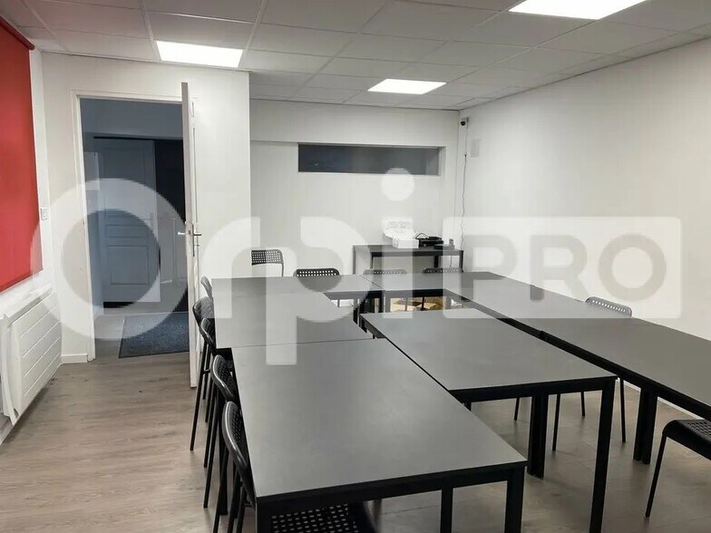 Office in Limoges for lease - Interior Photo - Image 2 of 6