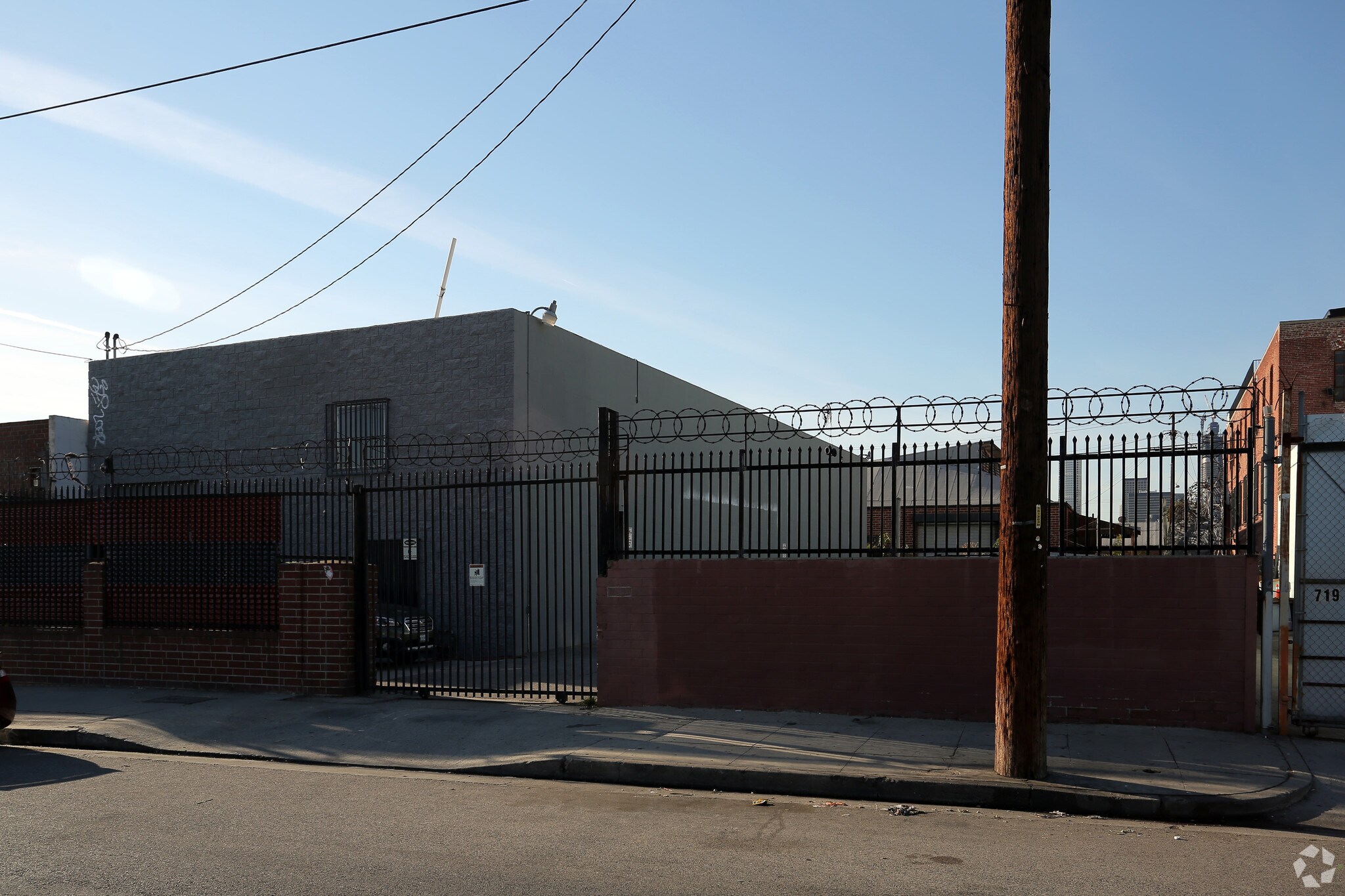 725 Ceres Ave, Los Angeles, CA for sale Primary Photo- Image 1 of 1