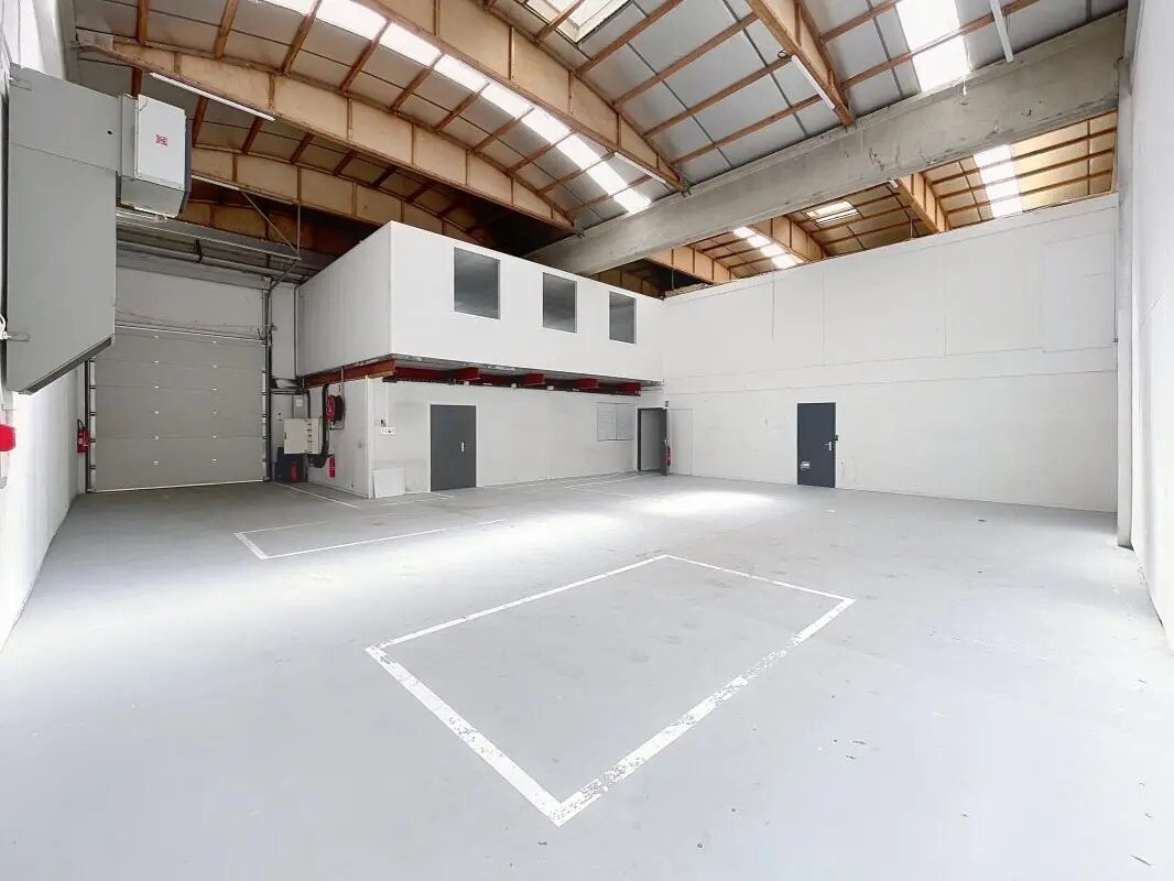 12 Chemin Des Gorges, Dardilly for lease Interior Photo- Image 1 of 13