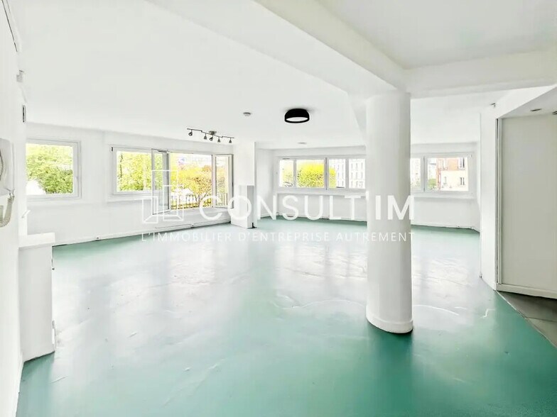 Office in Puteaux for lease - Building Photo - Image 2 of 7