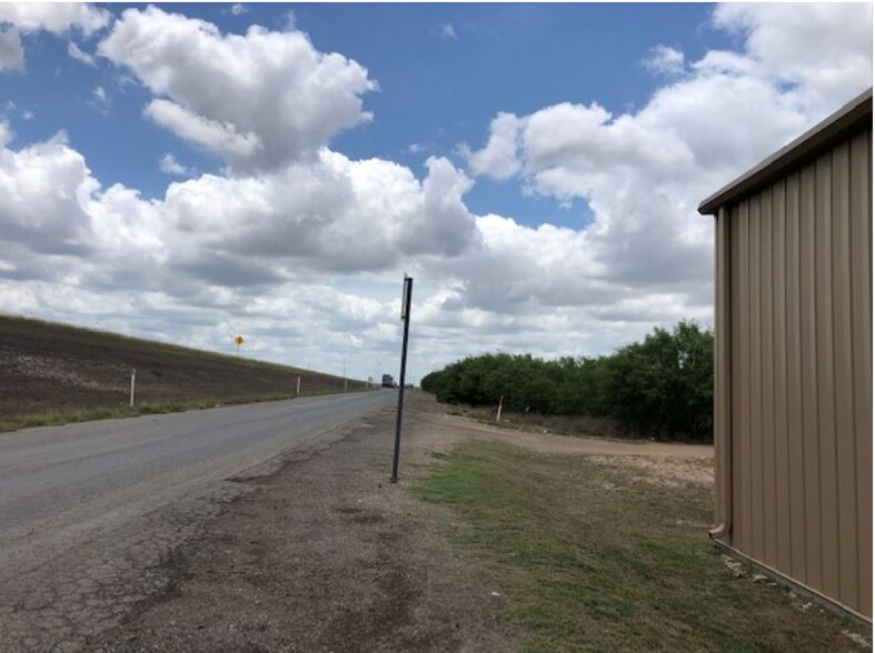 000 35 Frontage, Encinal, TX for sale - Primary Photo - Image 1 of 5