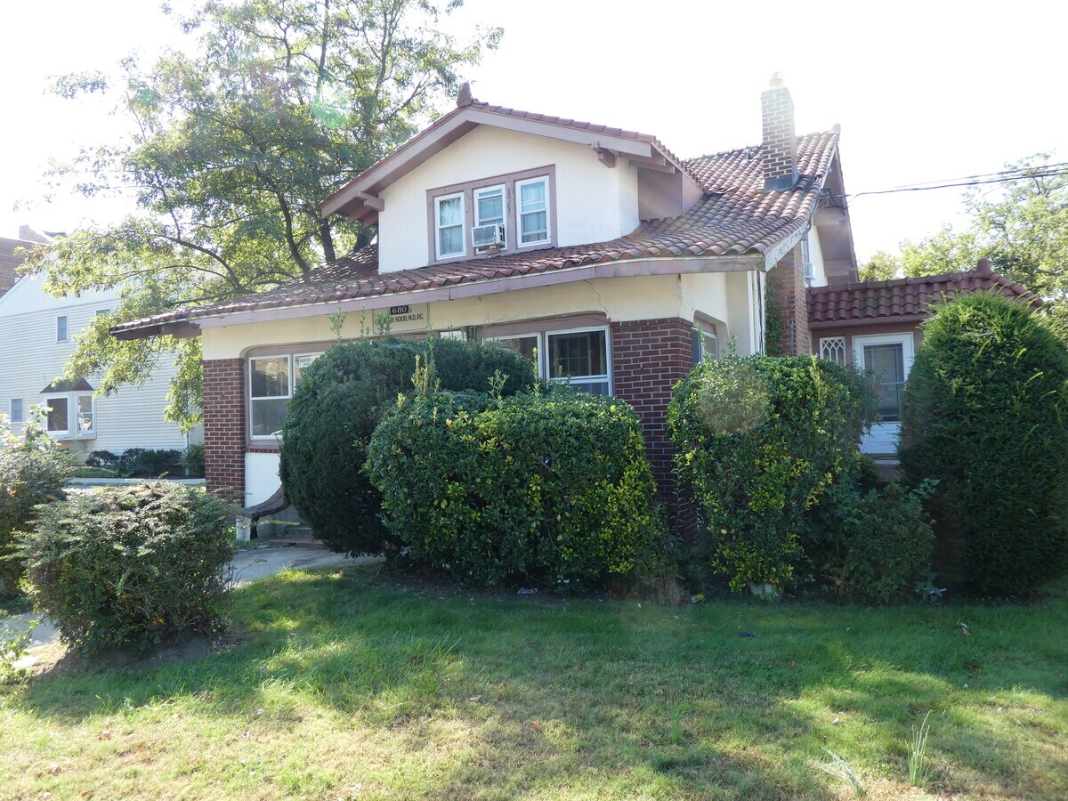 680 Merrick Rd, Baldwin, NY 11510