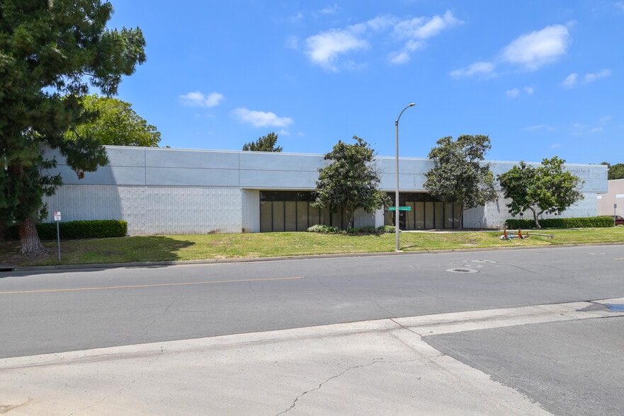 709 Via Alondra, Camarillo, CA for lease - Building Photo - Image 2 of 8