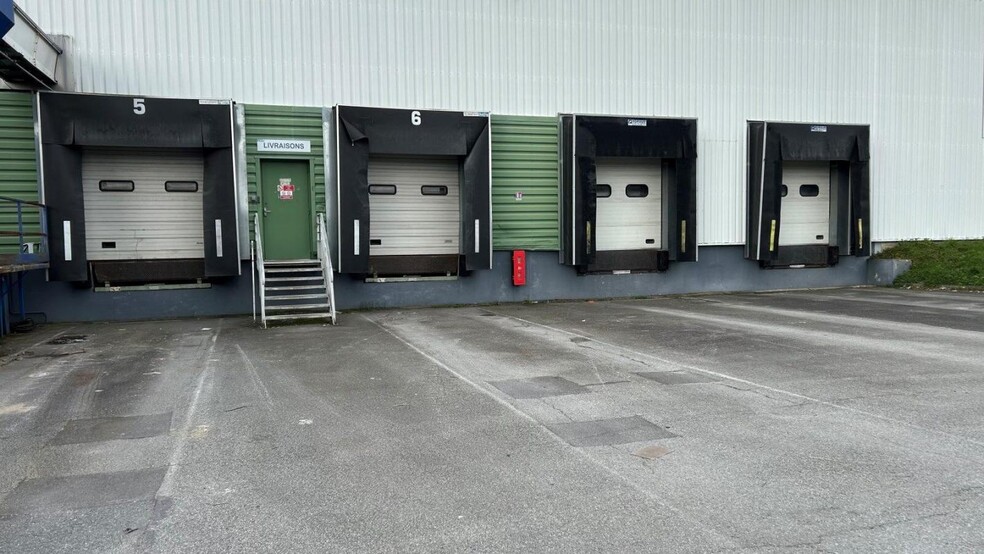 Industrial in Bruz for lease - Building Photo - Image 3 of 7