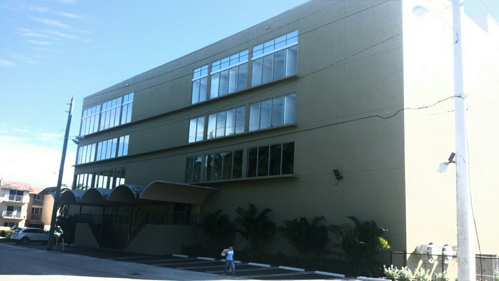 1490 W 49th Pl, Hialeah, FL for sale - Building Photo - Image 1 of 1