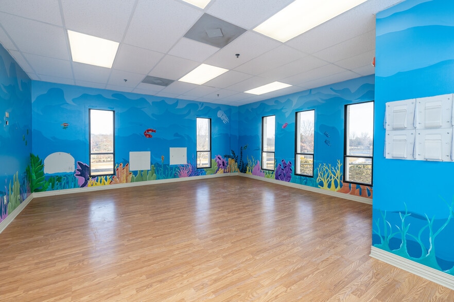 405 Caredean Dr, Horsham Township PA - Convenience Store