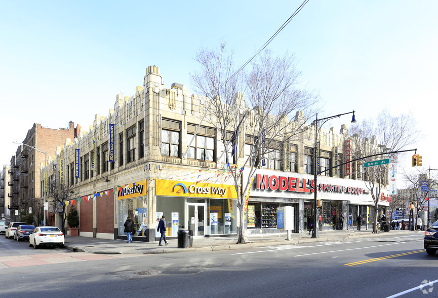 31 E Fordham Rd, Bronx, NY for lease - Building Photo - Image 1 of 3