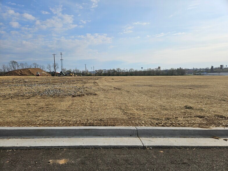 1202 Old Oxford Rd, Georgetown, KY for sale - Building Photo - Image 2 of 3