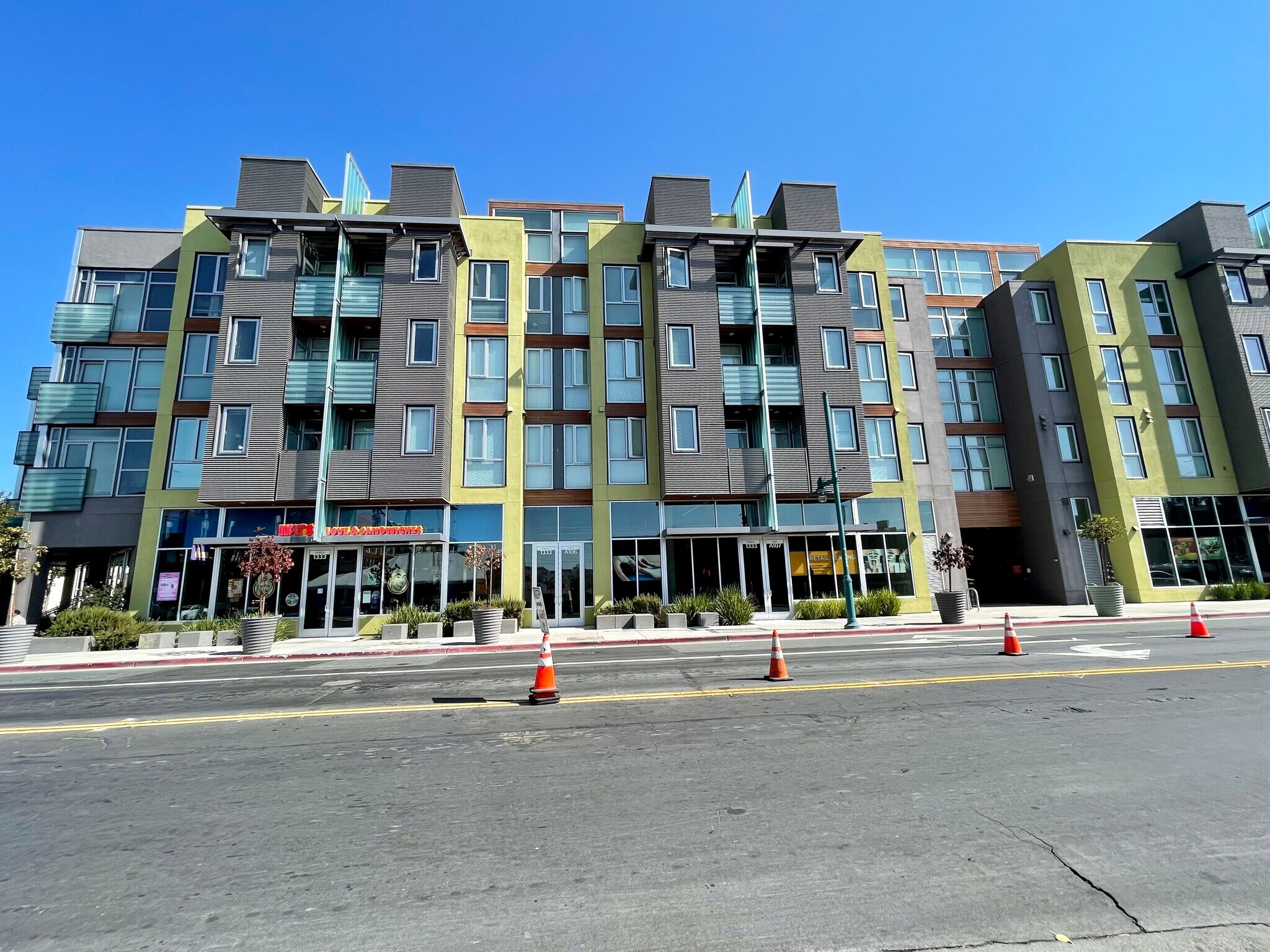 Emeryville Shopping Mall - czy4jy9