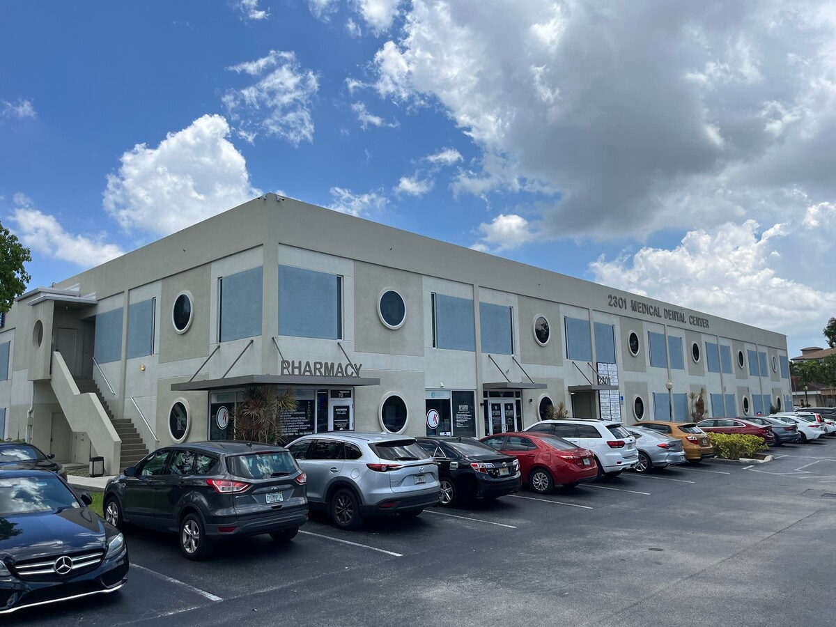 2301 N University Dr, Pembroke Pines, FL 33024