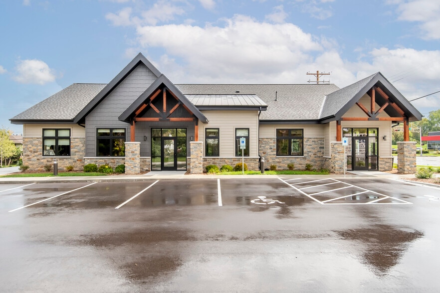 6810 W Layton Ave, Greenfield, WI for lease - Building Photo - Image 3 of 3