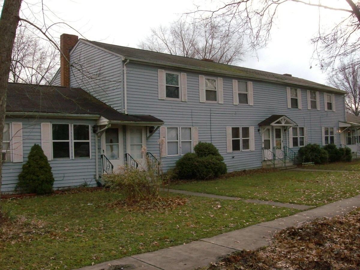 9515 Community Rd, Windham, OH 44288