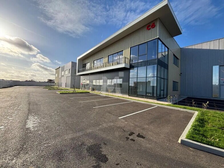 Flex in Villebon-sur-Yvette for sale - Building Photo - Image 3 of 11